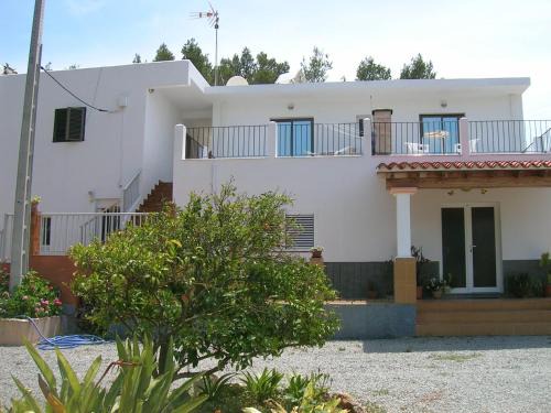 Es Figueral Beach House | Pensión Las Tres Golondrinas