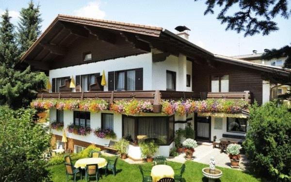 Wagrain Bed & Breakfast | Pension Montana