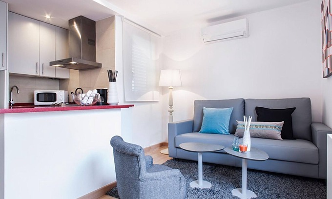 L'Antiga Esquerra de l'Eixample Apartment | Penthouse in Barcelona with Terrace near Beach