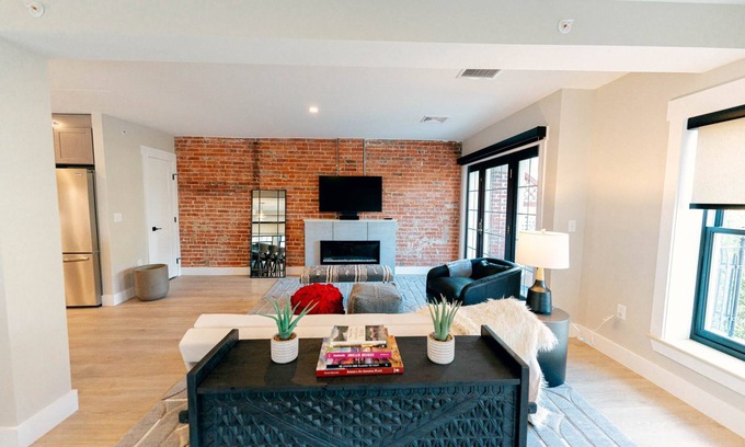 Bellefonte Apartment | Penthouse Loft- 2 Bedrooms