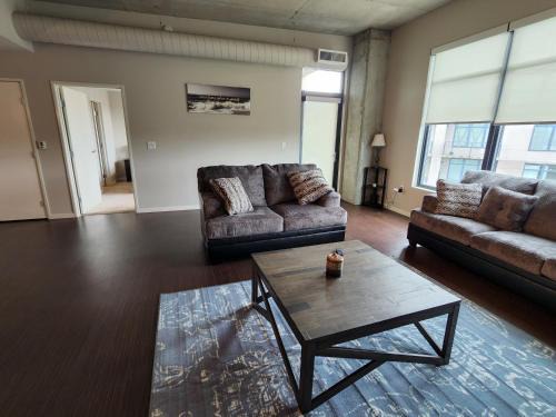 Downtown Cleveland Apartment | Penthouse Loft In The Flats
