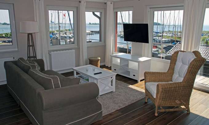 Lemkenhafen Apartment | Penthouse - Spacious living for 2 over 2 floors