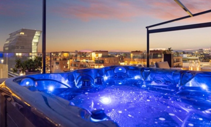 Gamle Oslo Apartment | Penthouse with jacuzzi on 170sqm balcony