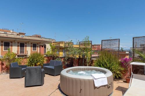Gianicolense Apartment | Penthouse with Jacuzzi on Private Terrace in Trastevere