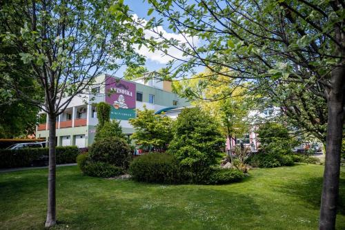 Prosek Hotel | Penzion Školička