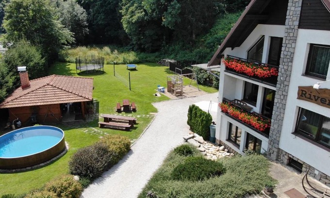 Vrchlabi House | Penzion Riverside