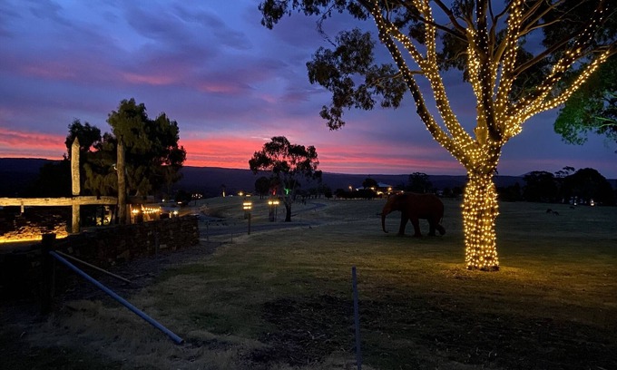 Hepburn Cottage | Perched on an ancient plateau overlooking the entire region