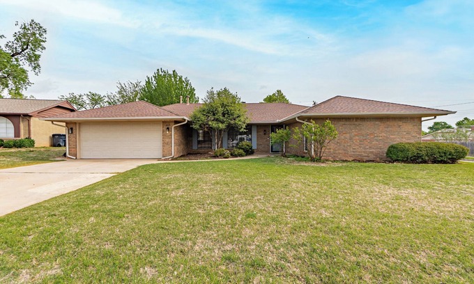 Oklahoma City House | Perfect Entertainment Spot in OKC! Close Getaway to Food, Fun, and Relaxation!