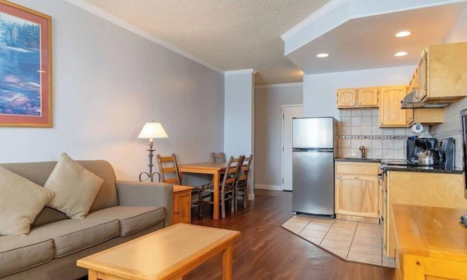 Steamboat Springs Hotel | Perfect Escape! Serene Unit, Near Bashor Ski Lift, Kitchen