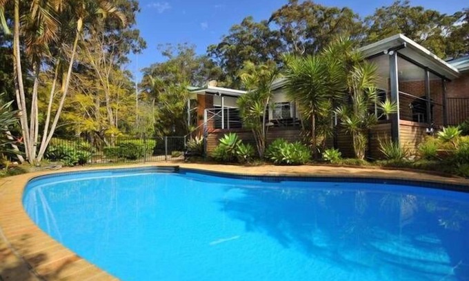 Sapphire Beach House | PERFECT FOR LARGE FAMILIES CLOSE TO BEACH AND SHOPS, ACREAGE & GAMES ROOMS