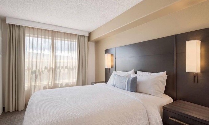 Reno/Tahoe Airport Resort | Perfect for Meetings! 3 Modern Units, near Reno-Tahoe International Airport