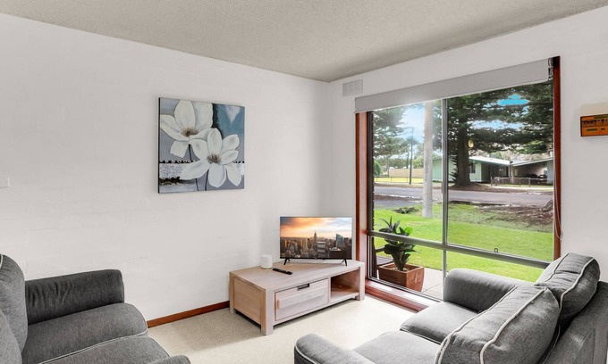 Port Fairy House | Perfect for your beach holiday, you are only a stone's throw to the Port Fairy East Beach