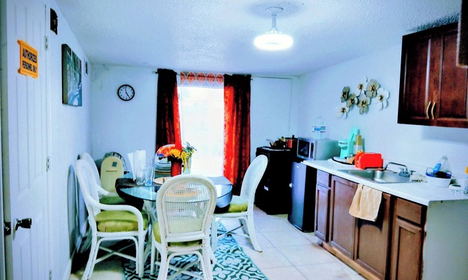Riviera Beach House | Perfect Guest Suite with Private kitchen & Bathroom in charming West Palm Beach