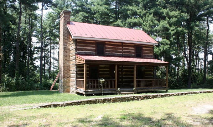 Millwood Cabin | Perfect Hunt Box in Clarke Co. Minutes to Upperville and Middleburg.