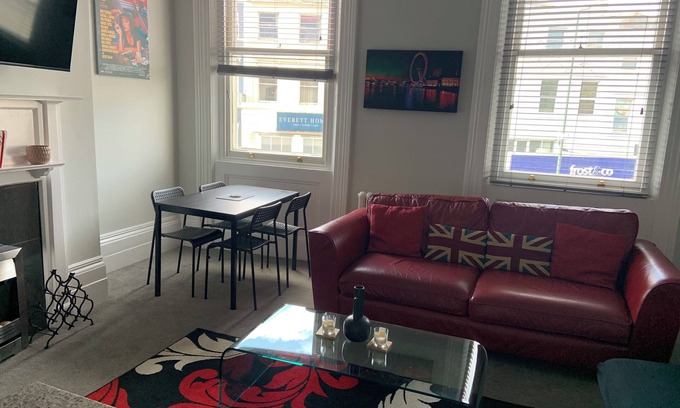 Bournemouth City Centre Apartment | Perfect Location next to bars & restaurants and 10 mins walk to Bournemouth pier