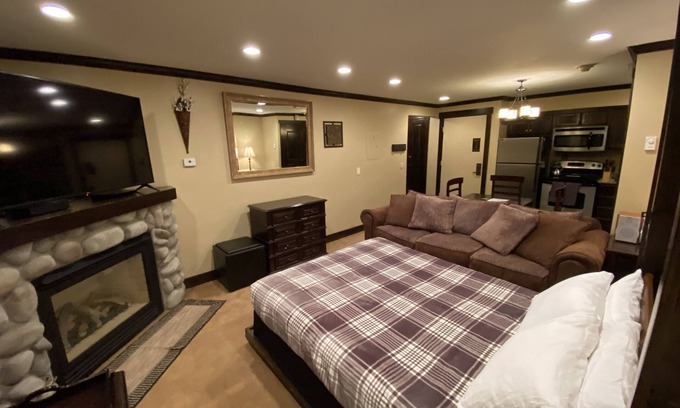 North Park City Apartment | PERFECT LOCATION: Slope Side Park City Condo