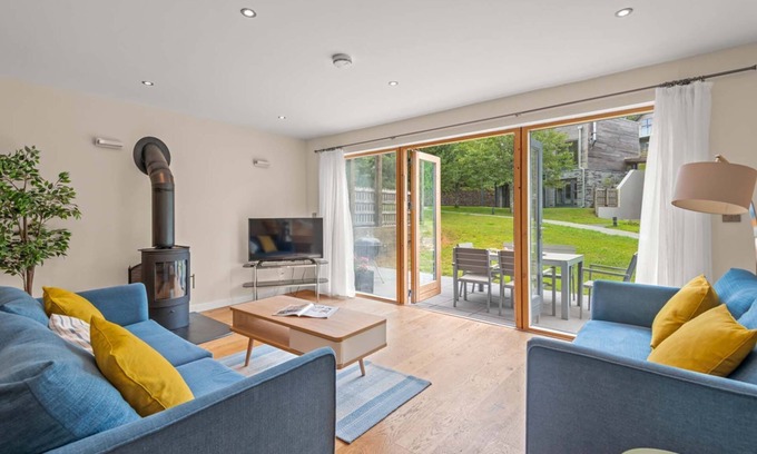 Talland House | Perfect pet friendly bolthole, with balconies from front and rear bedrooms and private roof terrace