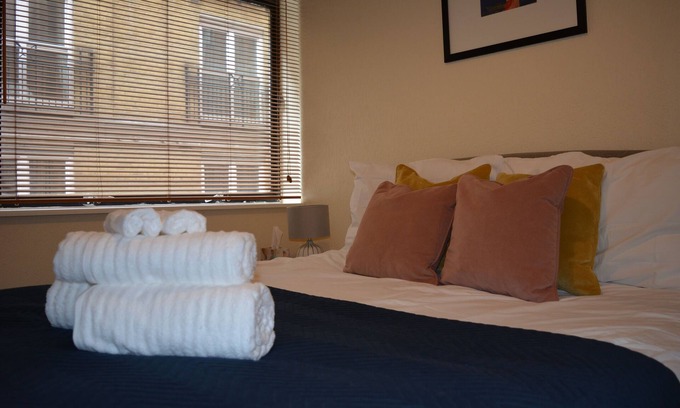 Queenhithe Apartment | Perfectly Located Contemporary 1 Bed Apt #1