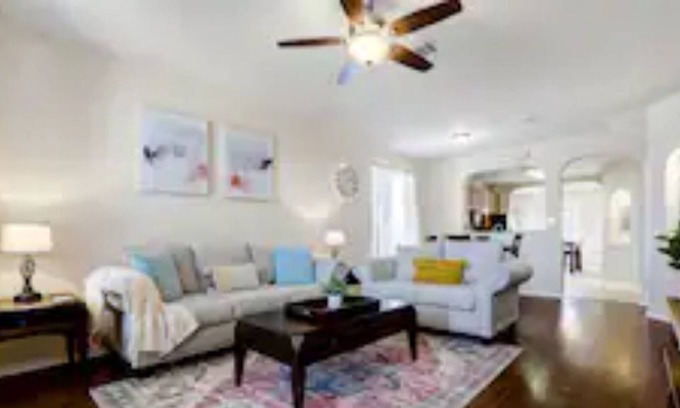 San Antonio House | Perfectly located near Sea World, Lackland & Shops