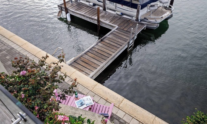 Halls Head House | Pet and Kid-Family Friendly Canal Retreat Private Jetty