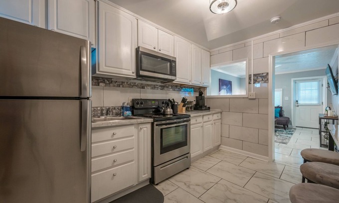 Pittsburgh Apartment | Pet-Friendly 2BR Urban Unit, Extended Stay Rates!