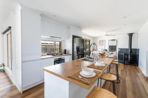 Clifton Springs House | Pet Friendly 3 bedroom house with large backyard