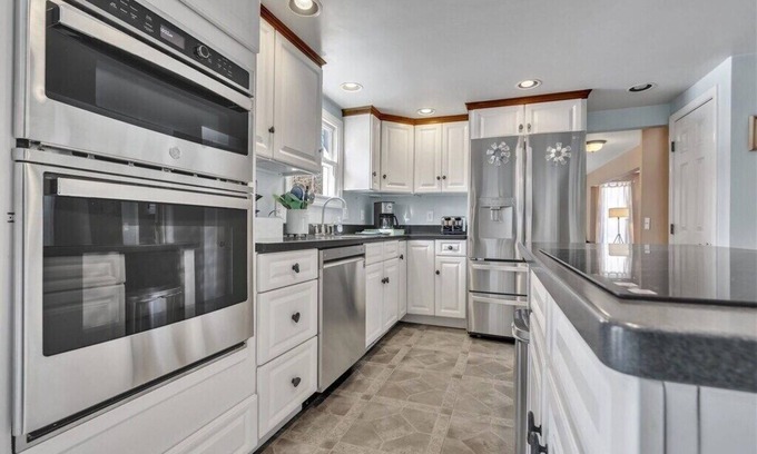 Kennebunk House | Pet friendly 5-bedroom coastal retreat sleeps 16