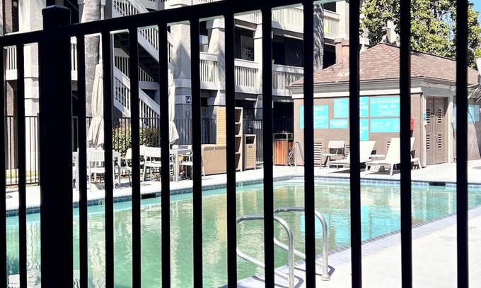 San Jose Hotel | Pet-friendly ADA Unit with Full Kitchen, Outdoor Pool, Onsite Parking