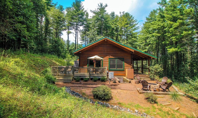 West Jefferson Cabin | Pet Friendly and 2026 is Coming Soon!