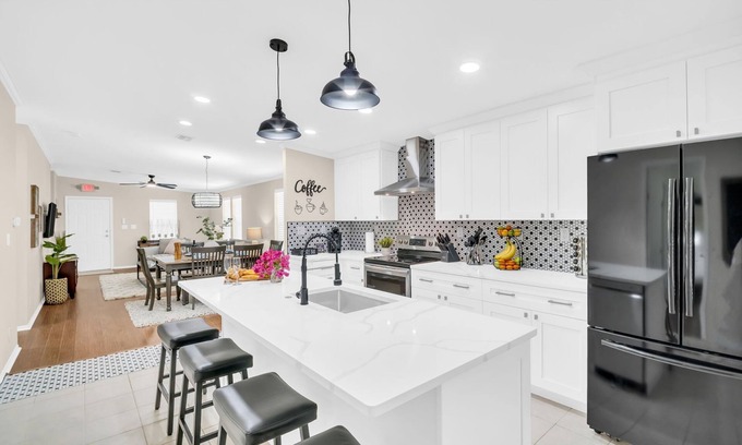 Dunedin Cottage | Pet Friendly! Beaches, Breweries & Blue Jays – DT Dunedin, Near Marina & Trail