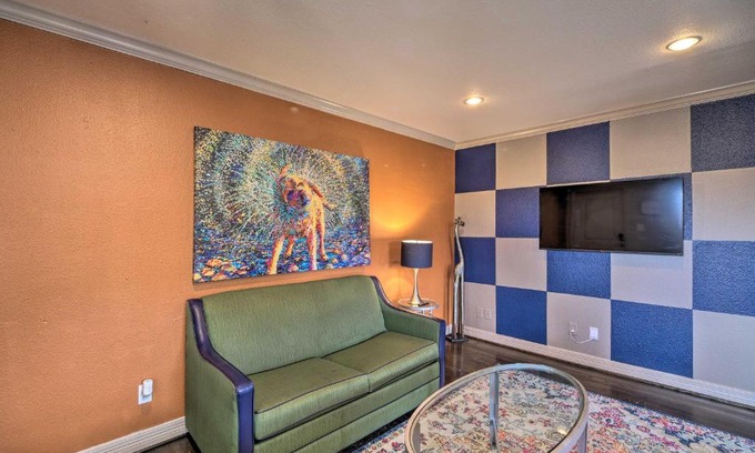 South Central Houston Apartment | Pet-Friendly Condo in Houston with Community Grills