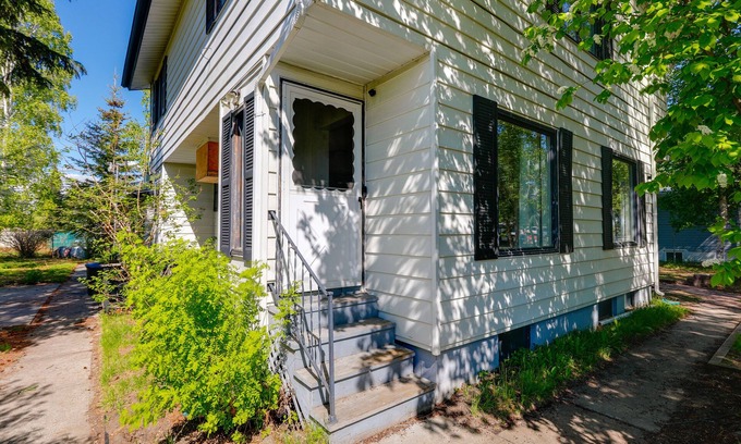 Fairbanks Apartment | Pet-Friendly Fairbanks Studio w/Fenced-In Yard!