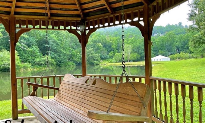 Rabun Gap House | PET FRIENDLY π FIRE PIT π₯ FoxFire Museum