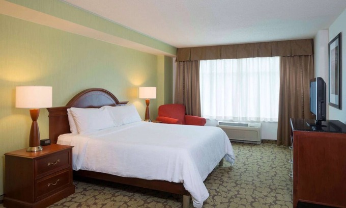 Silver Lane Hotel | Pet-Friendly Haven with Indoor Pool & On-Site Dining in Hartford