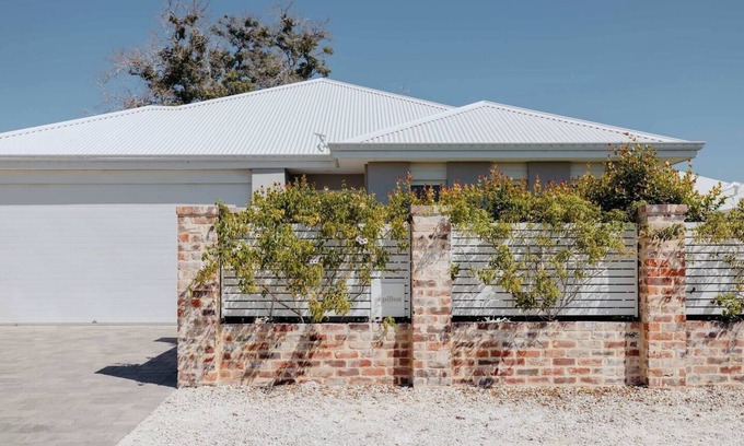 Dunsborough House | Pet Friendly Holiday Home