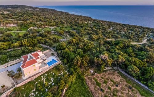 Lun House | Pet Friendly Home In Lun