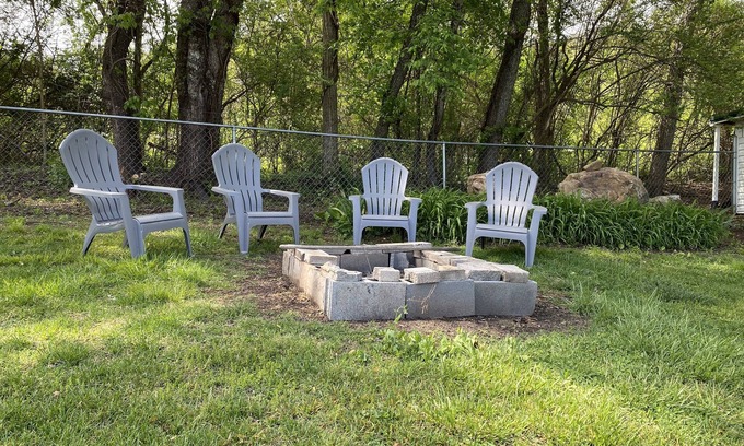 Hampton House | Pet friendly house with fenced back yard. 2 miles to Appalachian Trail.
