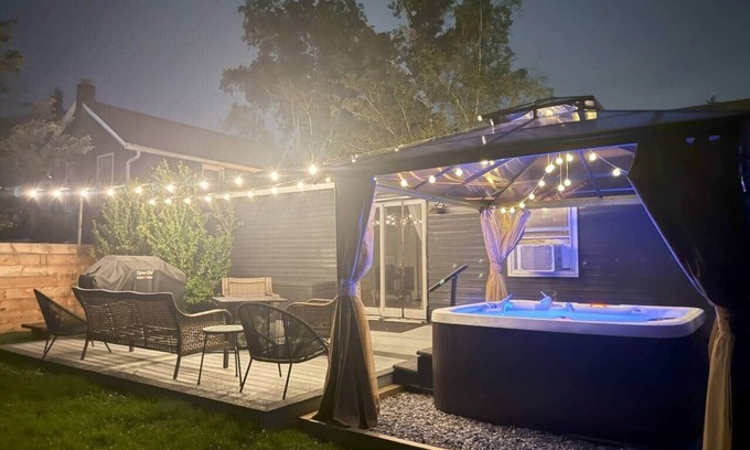 Hudson Cottage | Pet-Friendly Hudson Escape w/ Hot Tub