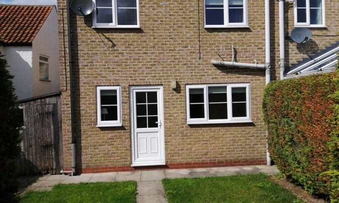 South Cave House | Pet friendly mews house in Central village location close to Cave Castle