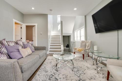 Southwest Minneapolis House | Pet-Friendly Minneapolis Home about 6 Mi to Dtwn!