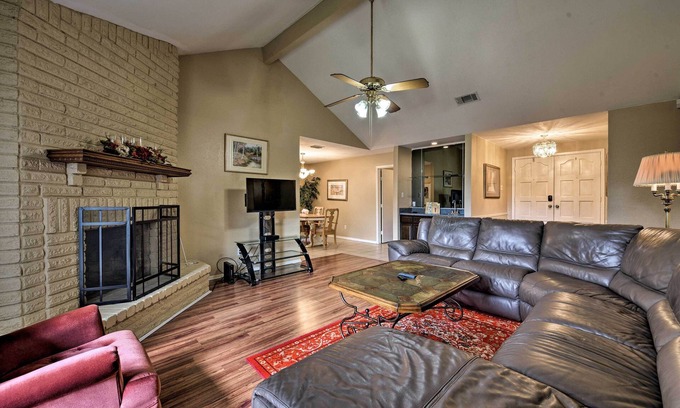 Missouri City House | Pet-Friendly Missouri City Home w/Fenced-In Yard!