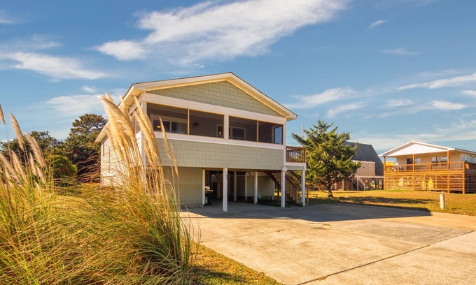 Kill Devil Hills House | Pet friendly, ocean side cottage only 5 minute walk to beach access!