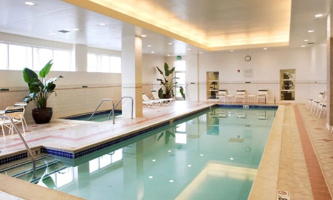 Emeryville Hotel | Pet friendly Property! Indoor swimming pool, close to Tilden Regional Park