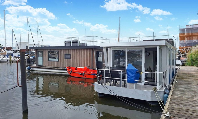 Municipality of Hellevoetsluis Boat Rental | Pet friendly ship in Hellevoetsluis