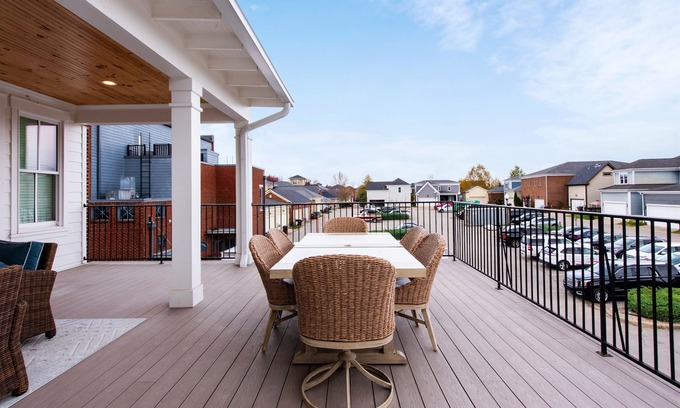 Prospect House | Pet-Friendly, Shops, Bourbon Trail, Downtown, Golf Local Dining, Fully Loaded