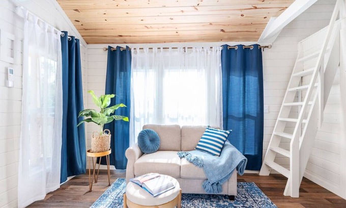 Guntersville Cottage | Pet-Friendly Tiny Home Near Lake Guntersville