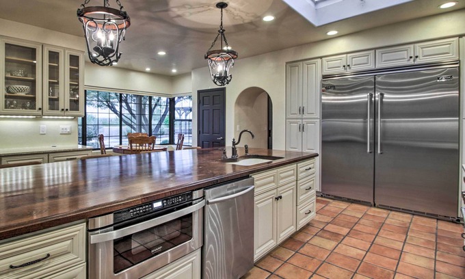 La Cebadilla Estates House | Pet-Friendly Tucson House w/Private Pool!