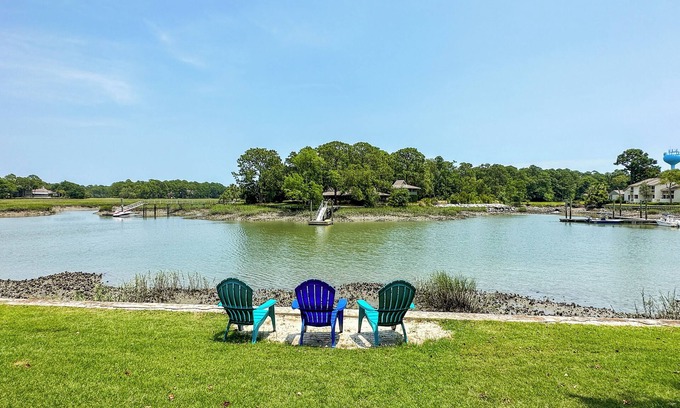 South Beach Condo | PET-FRIENDLY VILLA W/WATER VIEWS, DOCK & TENNIS NEAR SALTY DOG
