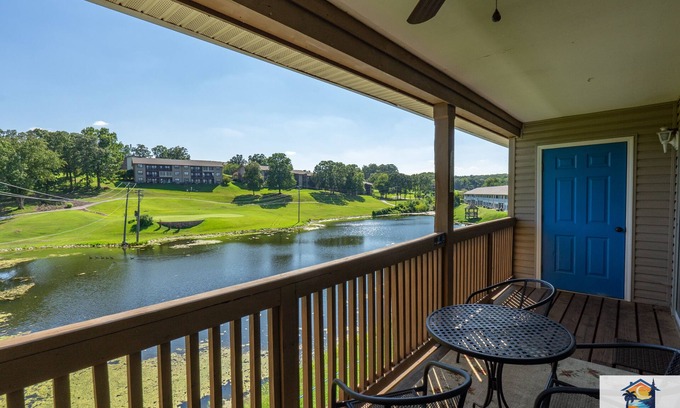 Table Rock Condo | Pet Friendly WALK-IN Condo ~ Central Location ~ FREE TICKETS INCLUDED! (FC41-17)