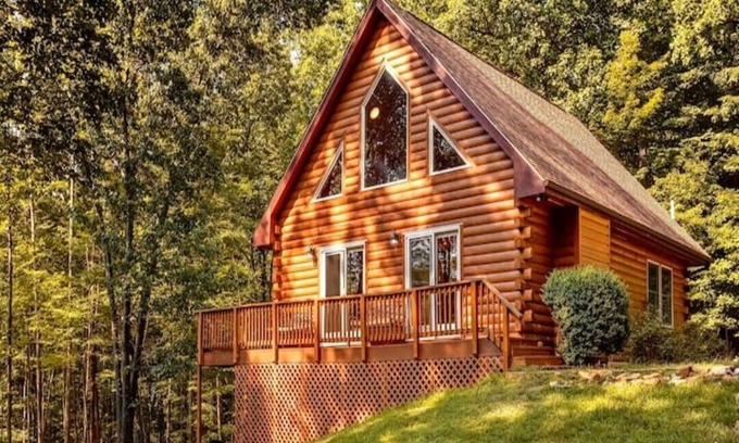 Roseland Cabin | Pet Friendly with Mountain views ON 151 Brew Ridge Trl near Wineries~Hiking~Lake